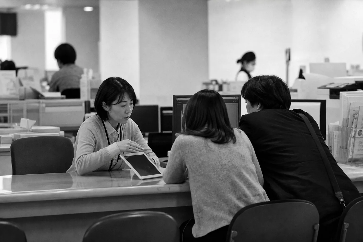 自治体窓口へのAI導入、実装済みは13%止まり——矢野経済研究所調査に見る『フロントヤード改革』の現在地