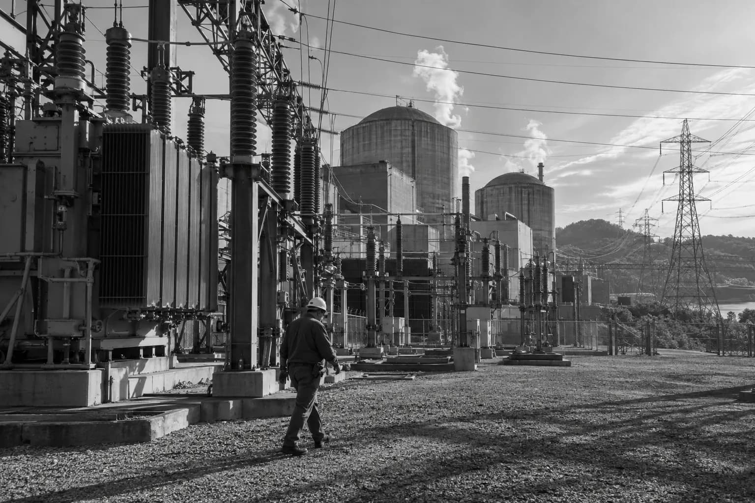 Google、既存の原子炉11基の出力増強で PJM に890MW を新設する20年契約——容量不足6.8GW の系統で、電力の買い手から容量の出し手へ